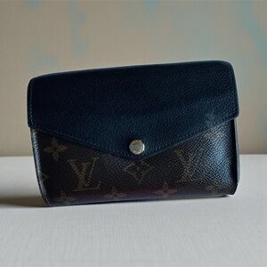 Louis Vuitton Monogram Black Leather Snap Wallet